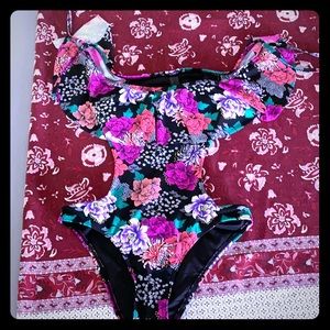 Sweamwear with frills